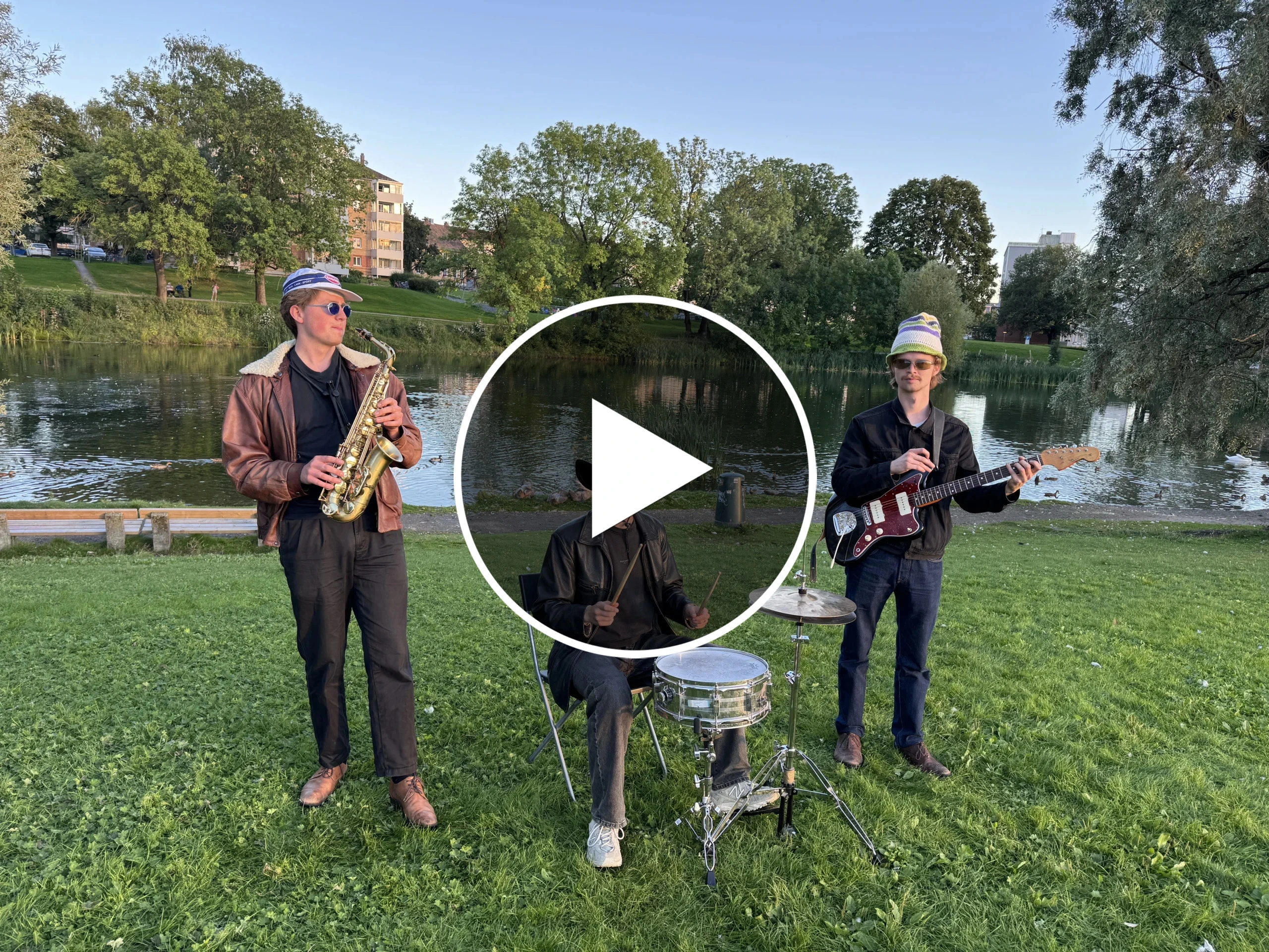 A band in Norway performing Rakkarogers-style music.