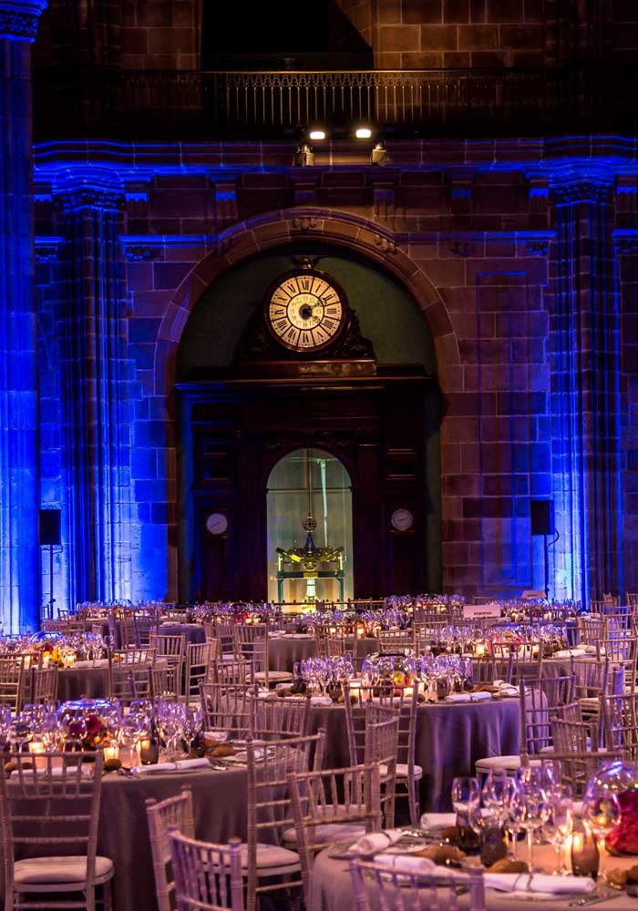 Montaje de una cena de gala en La Llotja de Mar para un evento corporativo internacional.