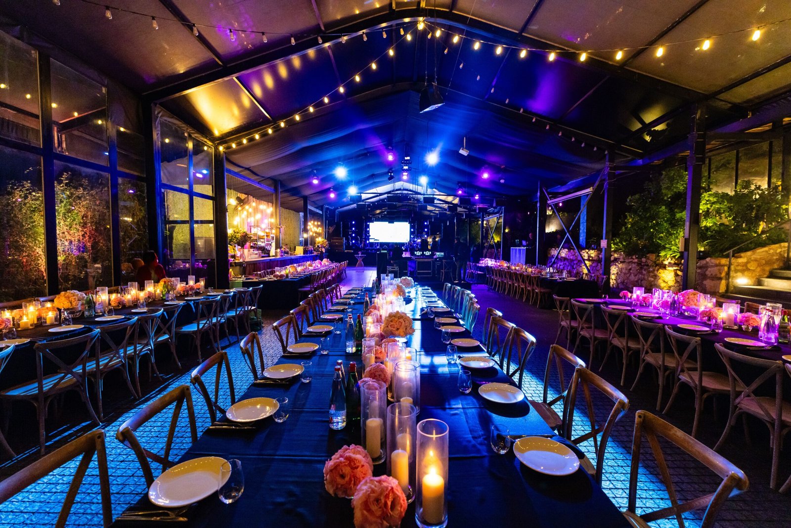 Espacio preparado para una cena corporativa organizada como evento paralelo a una feria internacional.