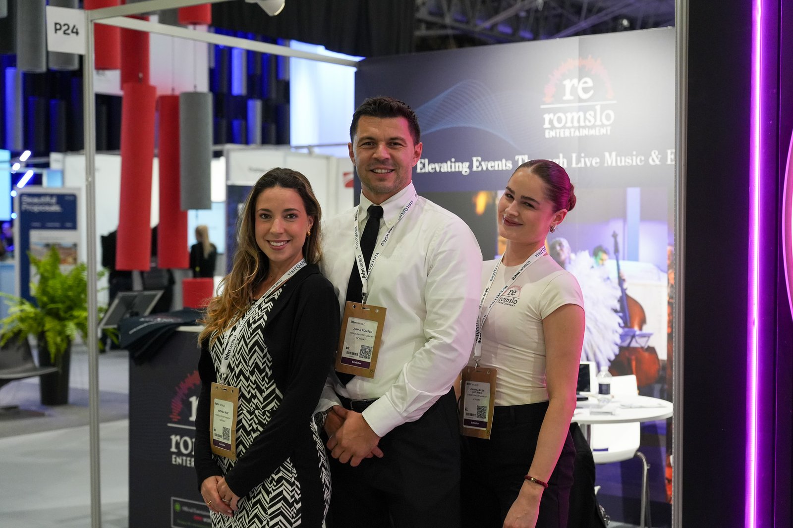 Equipo de Romslo Entertainment durante IBTM World, especializado en experiencias para ferias internacionales.